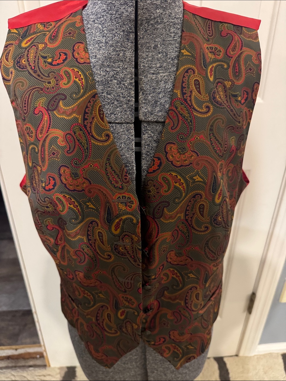 Jones New York Olive Paisley Vest with Red Trim